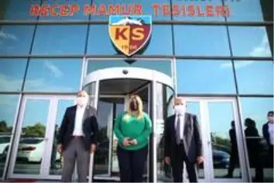 Başkan Büyükkılıç'tan Kayserispor'a ziyaret Başkan Büyükkılıç'tan Kayserispor'a ziyaret