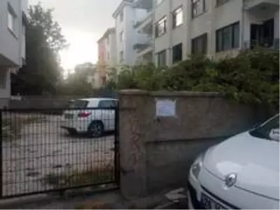 Kapısına çöp bırakanları caydırmak için duvarına 'Beddua ederim, koronavirüs olursun' yazdı, bir daha kimse çöp atmadı Kapısına çöp bırakanları caydırmak için duvarına 'Beddua ederim, koronavirüs olursun' yazdı, bir daha kimse çöp atmadı