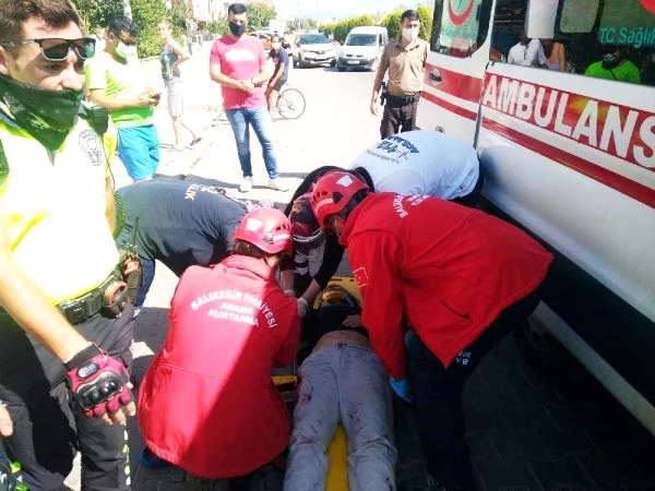 Burhaniye'de otomobil şarampole yuvarlandı: 4 yaralı