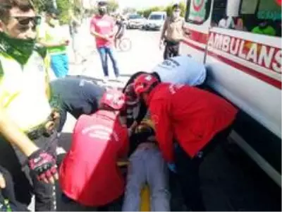 Burhaniye'de otomobil yol kenarına uçtu: 4 yaralı Burhaniye'de otomobil yol kenarına uçtu: 4 yaralı