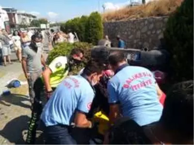 Burhaniye'de otomobil yol kenarına uçtu: 4 yaralı Burhaniye'de otomobil yol kenarına uçtu: 4 yaralı