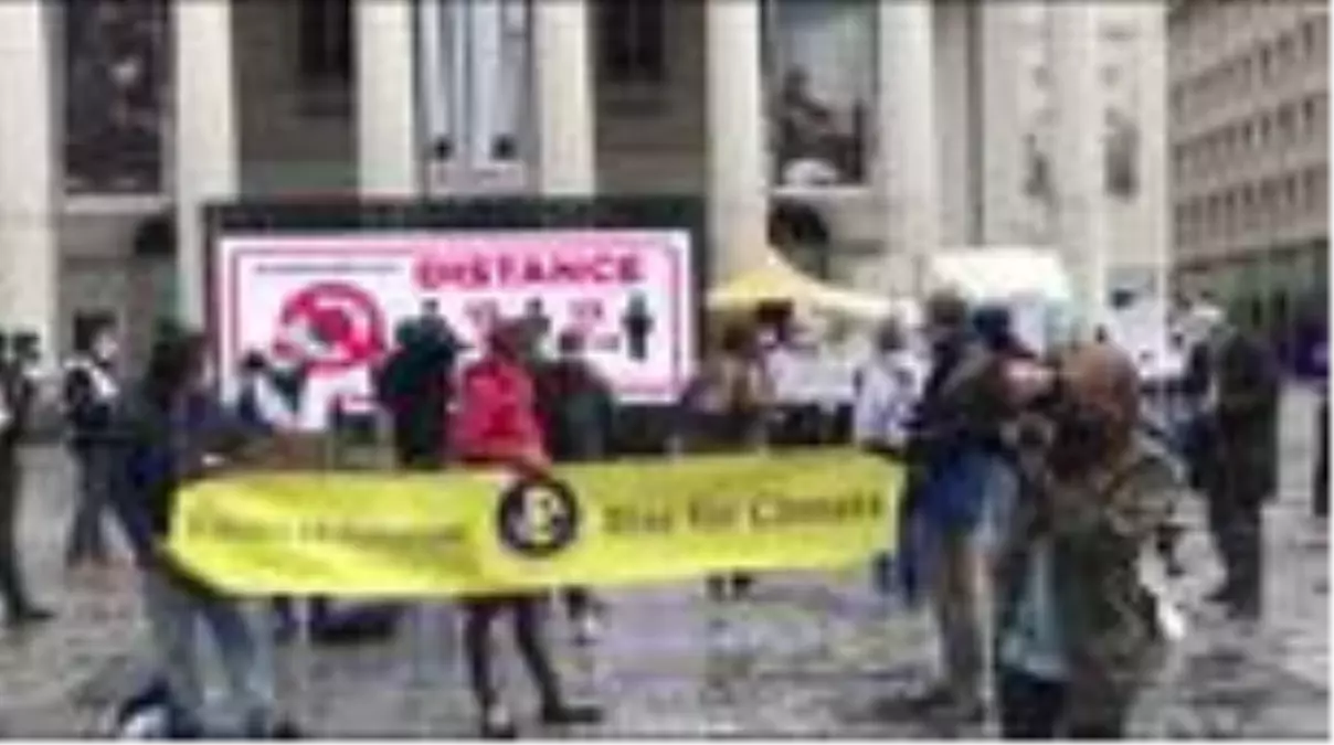 Çevreciler gösteri düzenledi