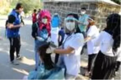 Son Dakika | Çocukları eğlendirip, tıraş ettiler Son Dakika | Çocukları eğlendirip, tıraş ettiler