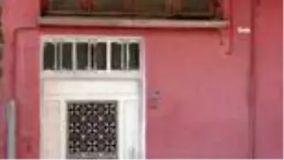 Çöp evden bidon bidon madeni ve kağıt para çıktı Çöp evden bidon bidon madeni ve kağıt para çıktı