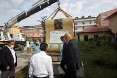 Dede Korkut Anıtı yerine monte edildi Dede Korkut Anıtı yerine monte edildi