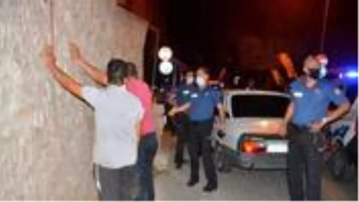 Direksiyona ehliyetsiz oğlunu oturtan alkollü baba, kovalamaca sonucu yakalandı