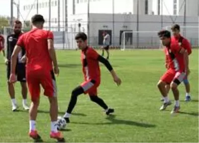 Eskişehirspor'un genç oyuncuları gözünü Altay'a dikti Eskişehirspor'un genç oyuncuları gözünü Altay'a dikti