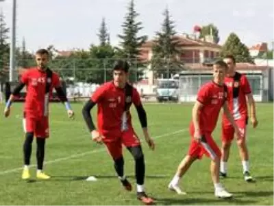 Eskişehirspor'un genç oyuncuları gözünü Altay'a dikti Eskişehirspor'un genç oyuncuları gözünü Altay'a dikti