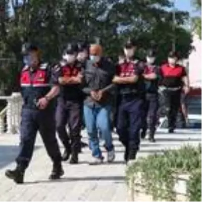 Foça'daki 'emekli öğretmen' cinayeti şüphelileri adliyede Foça'daki 'emekli öğretmen' cinayeti şüphelileri adliyede