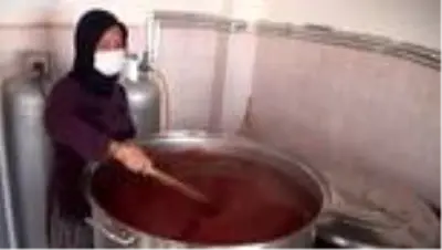 Güdül'de kadın muhtar öncülüğünde kurulan kooperatif üretime geçti Güdül'de kadın muhtar öncülüğünde kurulan kooperatif üretime geçti