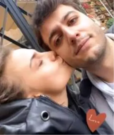 Güzel oyuncu eski sevgilisine geri döndü Güzel oyuncu eski sevgilisine geri döndü