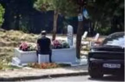 HARUN TAN, OĞLU PARS'IN DOĞUM GÜNÜNDE MEZARINI ZİYARET ETTİ