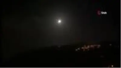 Son dakika haber! Hatay'da ay yıldız manzaralı şimşek şöleni Son dakika haber! Hatay'da ay yıldız manzaralı şimşek şöleni