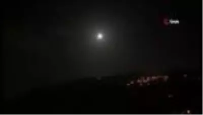Son dakika haber! Hatay'da ay yıldız manzaralı şimşek şöleni Son dakika haber! Hatay'da ay yıldız manzaralı şimşek şöleni
