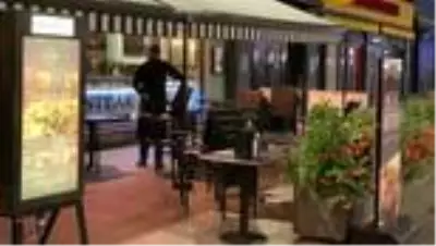 Son Dakika | İngiltere'de Kovid-19 önlemleri kapsamında bar ve restoranlar erken kapanmaya başladı Son Dakika | İngiltere'de Kovid-19 önlemleri kapsamında bar ve restoranlar erken kapanmaya başladı