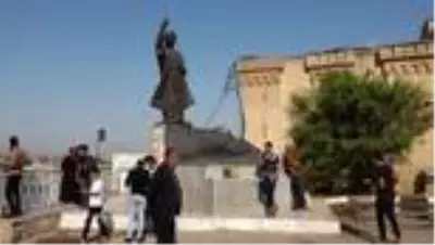 Irak'ta Kovid-19 nedeniyle kapalı olan 'Mütenebbi Caddesi' yeniden açıldı Irak'ta Kovid-19 nedeniyle kapalı olan 'Mütenebbi Caddesi' yeniden açıldı