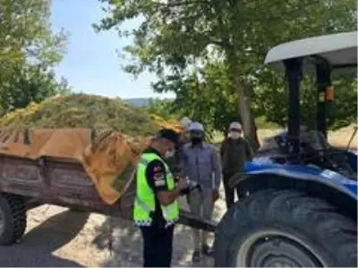 Jandarma timleri trafikte 'Olmazsa Olmaz' eksiklikleri denetledi Jandarma timleri trafikte 'Olmazsa Olmaz' eksiklikleri denetledi