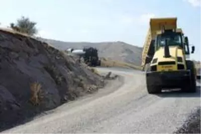 Kamıştaş Mahallesi'nde asfalt sevinci Kamıştaş Mahallesi'nde asfalt sevinci