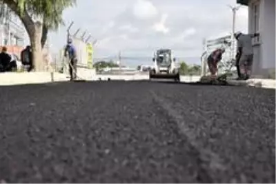 Kırsalda ve merkezde üstyapı çalışmaları sürüyor Kırsalda ve merkezde üstyapı çalışmaları sürüyor
