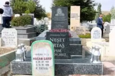 Merhum Neşet Ertaş, ölümünün 8. yılında Kırşehir'de anıldı Merhum Neşet Ertaş, ölümünün 8. yılında Kırşehir'de anıldı