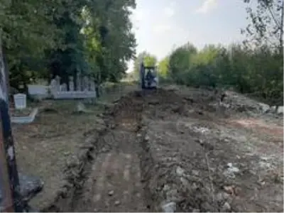 Mezarlıkların çevre duvarları yapılıyor Mezarlıkların çevre duvarları yapılıyor