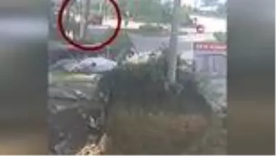 Son dakika haber | Motosiklet sürücüsü, önüne çıkan kamyonete böyle çarptı Son dakika haber | Motosiklet sürücüsü, önüne çıkan kamyonete böyle çarptı