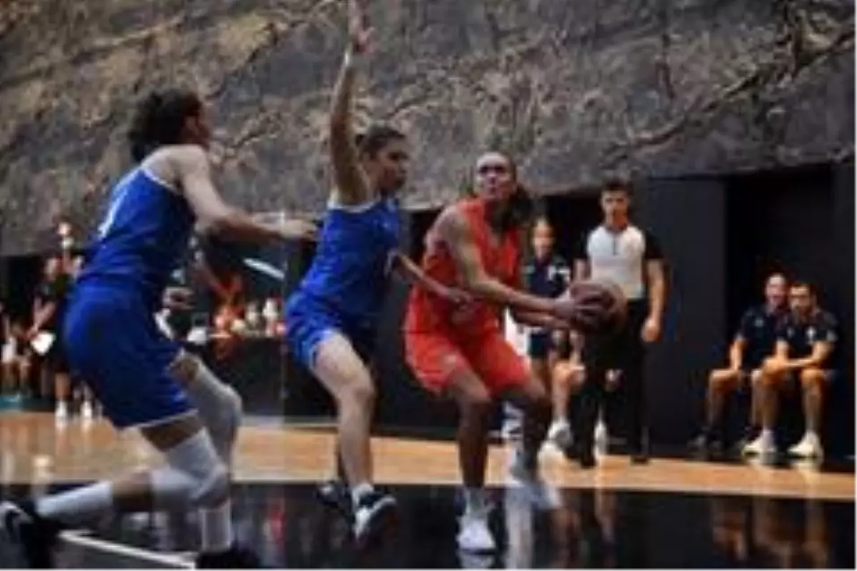 Müfide İlhan Kadın Basketbol Turnuvası başladı