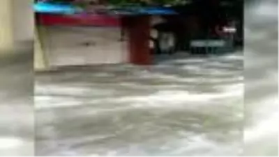 - Mumbai'yi sel vurdu, cadde ve sokaklar göle döndü - Mumbai'yi sel vurdu, cadde ve sokaklar göle döndü