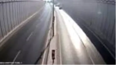 Son dakika haber... Otomobilin devrilme anı MOBESE kamerasına yansıdı Son dakika haber... Otomobilin devrilme anı MOBESE kamerasına yansıdı