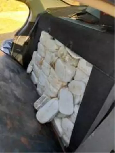 Patlıcan ve zeytin dolu çuvallarından uyuşturucu ele geçirildi Patlıcan ve zeytin dolu çuvallarından uyuşturucu ele geçirildi