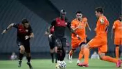 Son şampiyon Başakşehir, Fatih Karagümrük'e 2-0 yenildi Son şampiyon Başakşehir, Fatih Karagümrük'e 2-0 yenildi