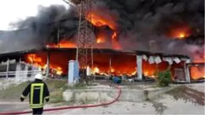 Tokat'taki AVM yangını kontrol altına alınmaya çalışılıyor