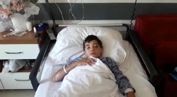 Torpil nedeniyle gözünü kaybeden çocuk, yaşıtlarını uyardı
