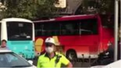 Tramvay ile otobüs çarpıştı Tramvay ile otobüs çarpıştı
