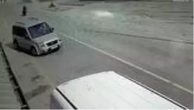 - U dönüşü yapmak isteyen araca çarpan motosikletin sürücüsü yaralandı- Hafif ticari araçla... - U dönüşü yapmak isteyen araca çarpan motosikletin sürücüsü yaralandı- Hafif ticari araçla...