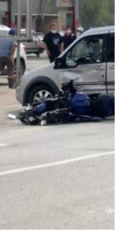 - U dönüşü yapmak isteyen araca çarpan motosikletin sürücüsü yaralandı- Hafif ticari araçla... - U dönüşü yapmak isteyen araca çarpan motosikletin sürücüsü yaralandı- Hafif ticari araçla...