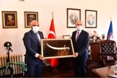 Ulaştırma ve Alt Yapı Bakanı Adil Karaismailoğlu Trabzon'da Büyükşehir Belediyesi'nin çalışmaları... Ulaştırma ve Alt Yapı Bakanı Adil Karaismailoğlu Trabzon'da Büyükşehir Belediyesi'nin çalışmaları...