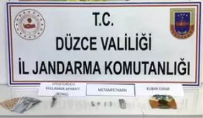 Uyuşturucu taciri suçüstü yakalandı Uyuşturucu taciri suçüstü yakalandı