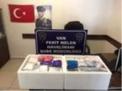 Van'da, havalimanında 224 kaçak botoks dolgu ürünü ele geçirildi Van'da, havalimanında 224 kaçak botoks dolgu ürünü ele geçirildi