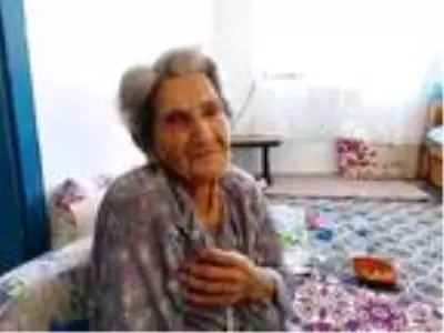 Vefat eden besteci eşinin kendisine yazdığı türküyü, gözyaşlarıyla dinliyor Vefat eden besteci eşinin kendisine yazdığı türküyü, gözyaşlarıyla dinliyor