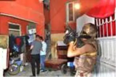 Adana'da DEAŞ'ın 'uyuyan hücrelerine' operasyon: 5 tutuklama Adana'da DEAŞ'ın 'uyuyan hücrelerine' operasyon: 5 tutuklama