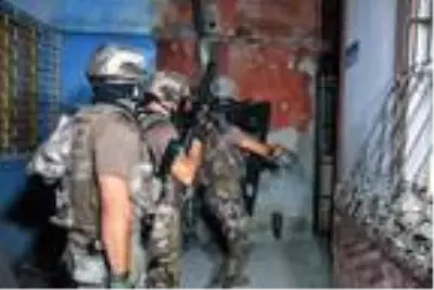 Adana'da DEAŞ'ın 'uyuyan hücrelerine' operasyon: 5 tutuklama Adana'da DEAŞ'ın 'uyuyan hücrelerine' operasyon: 5 tutuklama