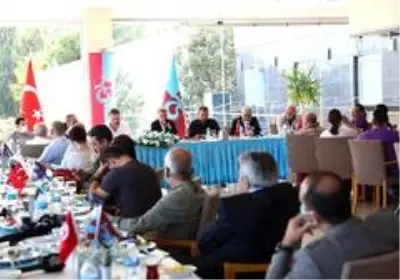 Ahmet Ağaoğlu basın mensuplarıyla bir araya geldi Ahmet Ağaoğlu basın mensuplarıyla bir araya geldi