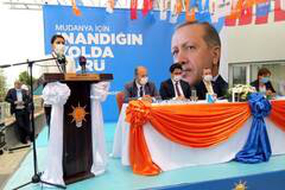 Ak Parti Mudanya'da İnci Söğütlü güven tazeledi