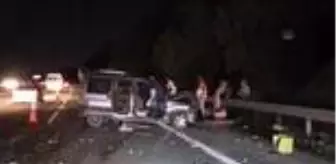 Anadolu Otoyolu: Anadolu Otoyolu'nda bariyere çarpan araçtaki 3 kişi yara almadan kurtuldu Anadolu Otoyolu: Anadolu Otoyolu'nda bariyere çarpan araçtaki 3 kişi yara almadan kurtuldu