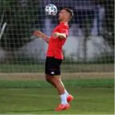 Antalyaspor'un yeni transferi Naldo ilk antrenmanına çıktı Antalyaspor'un yeni transferi Naldo ilk antrenmanına çıktı