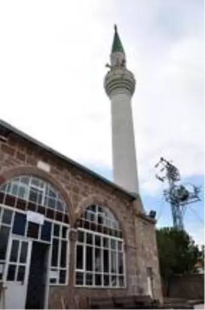 Antik kentin taşları ile cami ve 3 köprü yapılmış