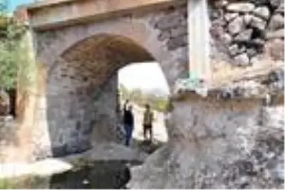 Antik kentin taşları ile cami ve 3 köprü yapılmış