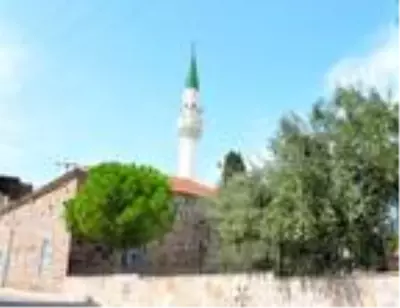 Antik kentin taşları ile cami ve 3 köprü yapılmış