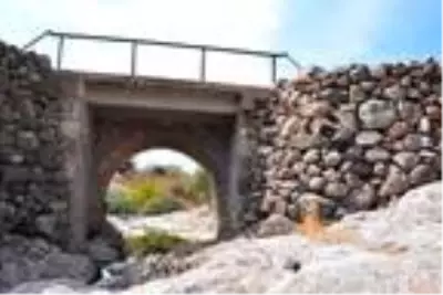 Antik kentin taşları ile cami ve 3 köprü yapılmış